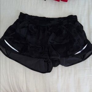Camo Lululemon hotty hot shorts 4”